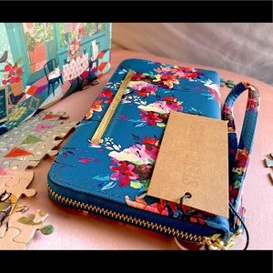 NWT Steve Madden Teal Floral BZIP Wallet Wristlet